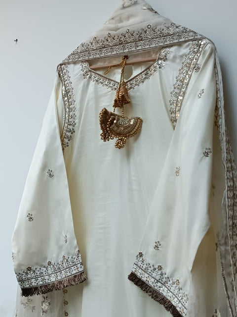 CHAHAT (OFF WHITE)