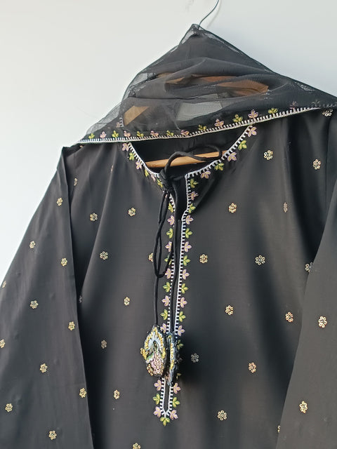 ALEEZA (BLACK)