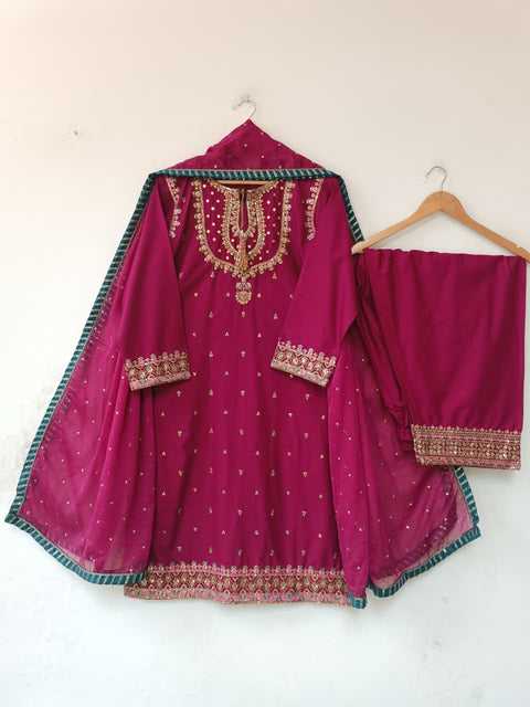 ANDAZ CH (ROYAL GARNET)