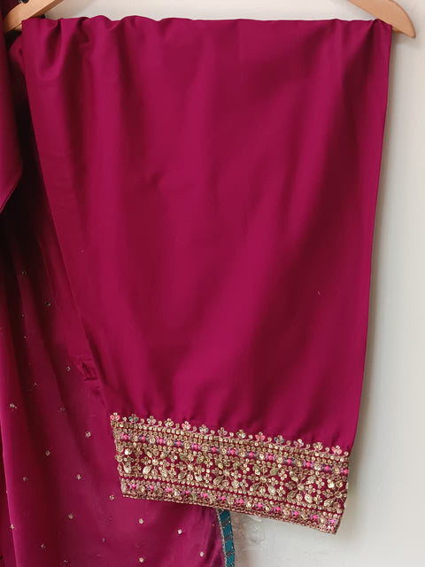 ANDAZ CH (ROYAL GARNET)