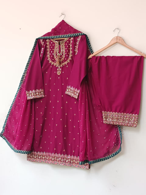 ANDAZ CH (ROYAL GARNET)