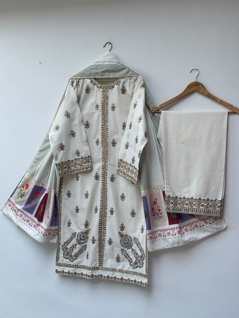 BASERAT (IVORY)