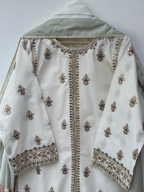 BASERAT (IVORY)
