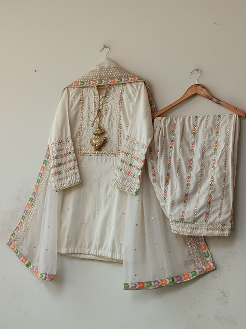 BEENA CH (OFF WHITE)
