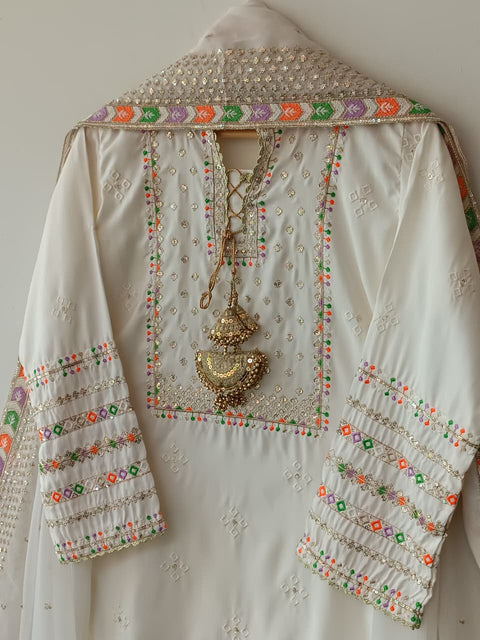 BEENA CH (OFF WHITE)