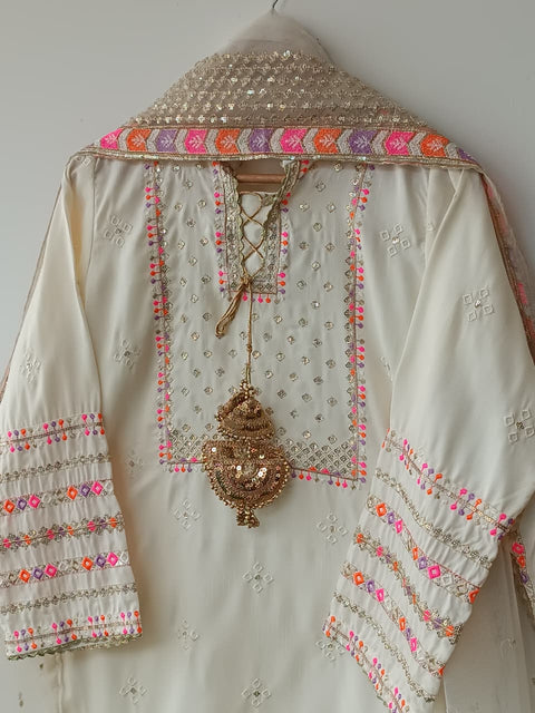 BEENA (OFF WHITE)