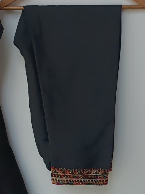 BEYOND (BLACK)
