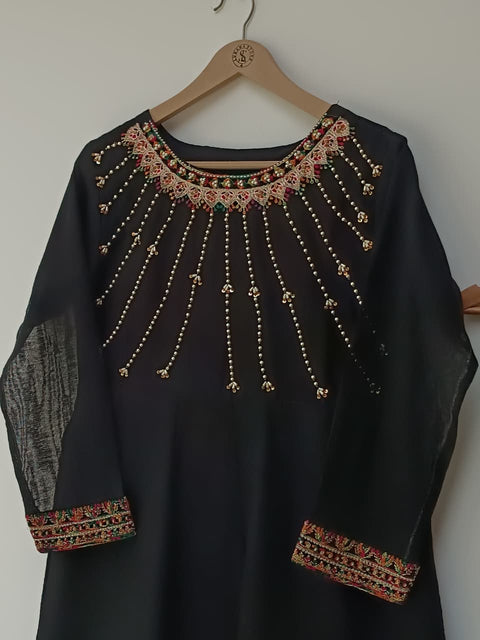 BEYOND (BLACK)