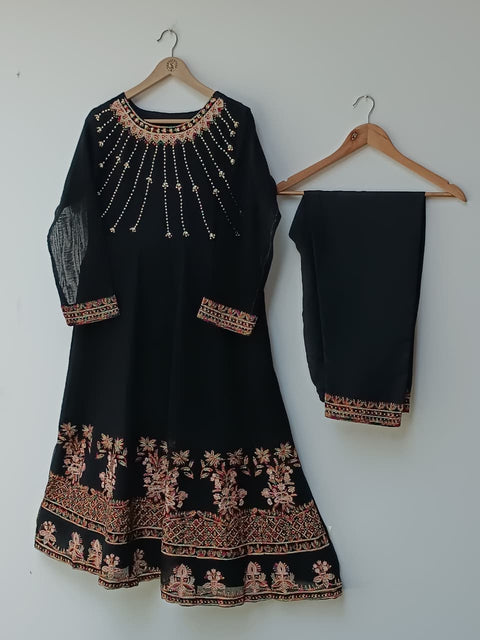 BEYOND (BLACK)