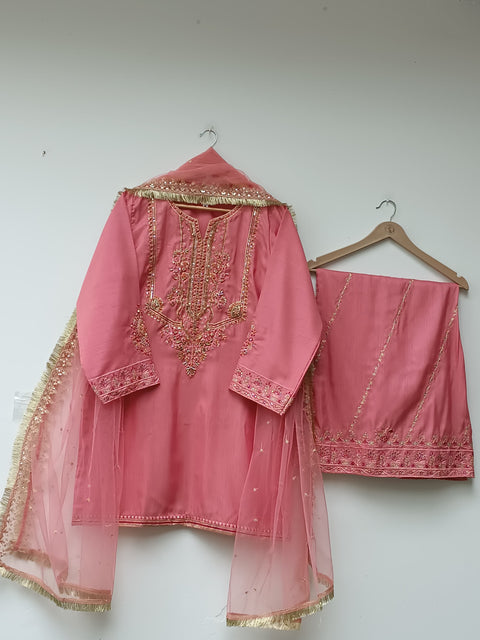 CLAUDIA (B PINK)