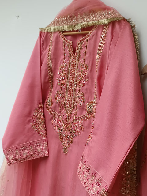 CLAUDIA (B PINK)