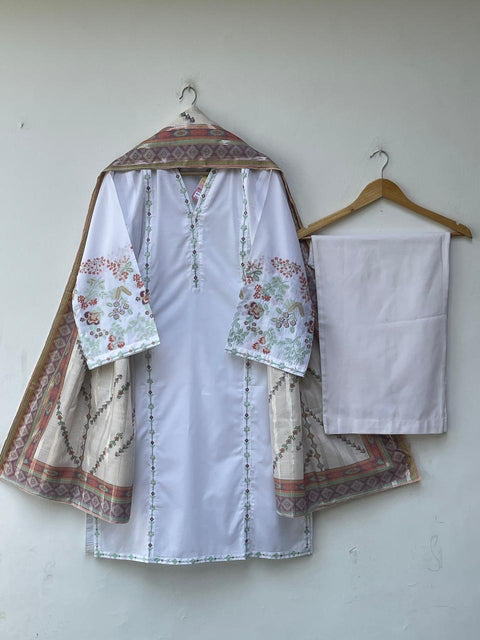 CROSS STITCH (OFF WHITE)