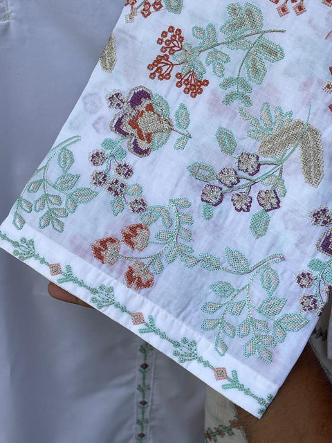 CROSS STITCH (OFF WHITE)
