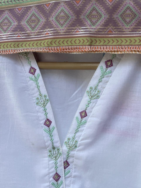 CROSS STITCH (OFF WHITE)