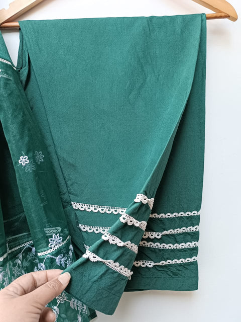 ELIZABETH (D GREEN)