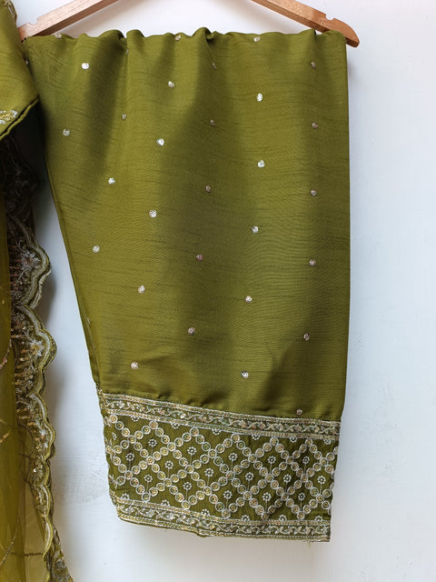 HADEEQA (MEHNDI)