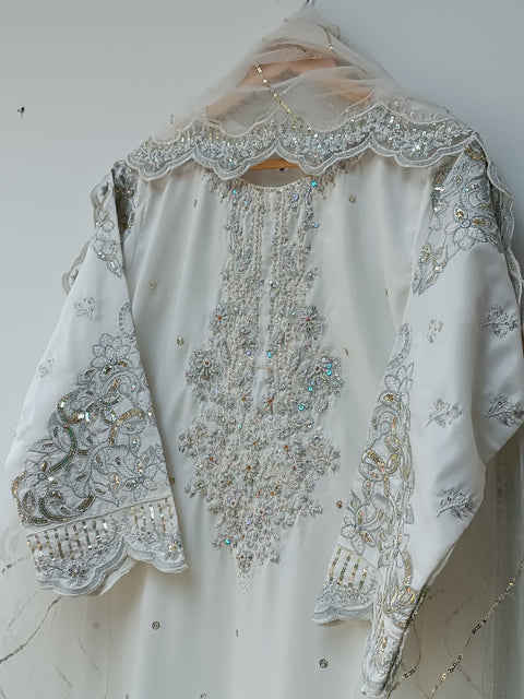HADEEQA (OFF WHITE)