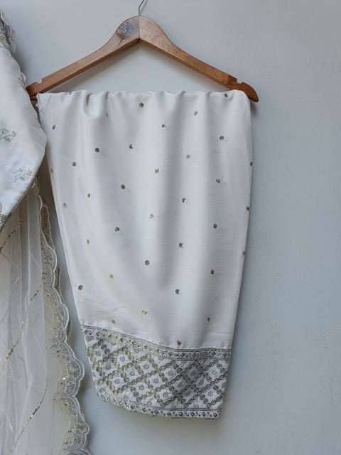 HADEEQA (OFF WHITE)