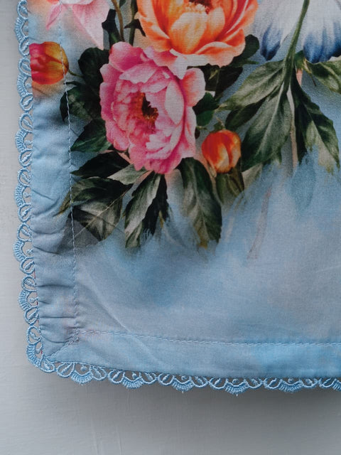 JULIAN (WHITE & SKY)