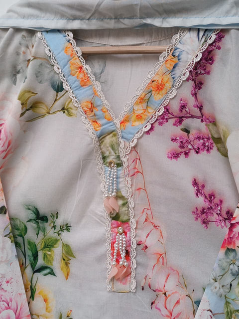 JULIAN (WHITE & SKY)