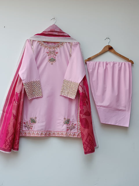 KEIRA FARSHI (B PINK)