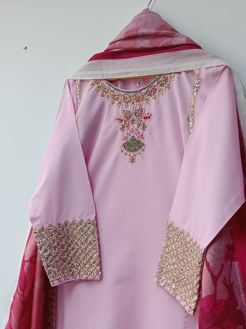KEIRA FARSHI (B PINK)