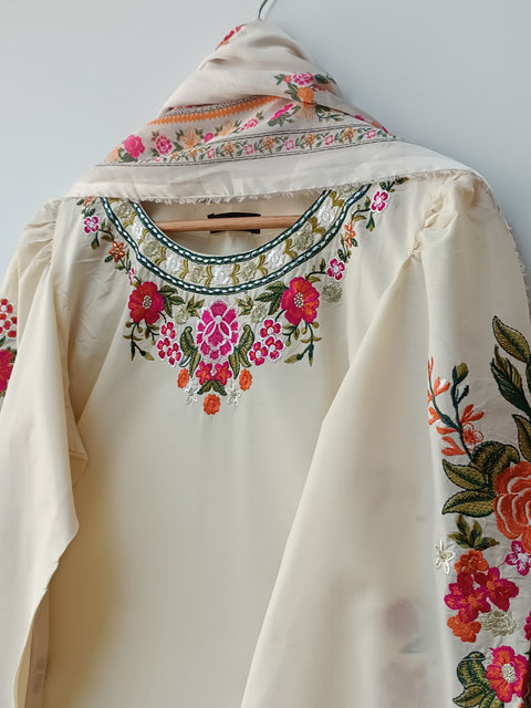 LOVEZA (IVORY)