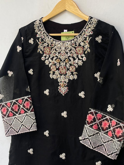 MADEEHA (BLACK)