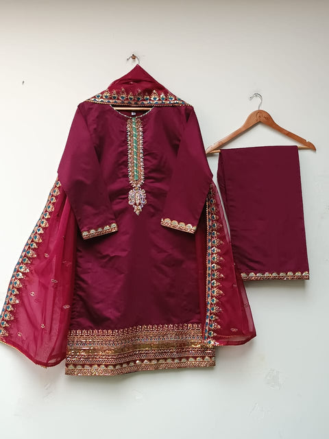 MALIKA (MAROON)