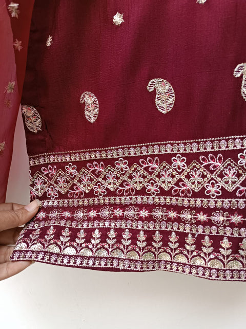 MANAVI (MAROON)
