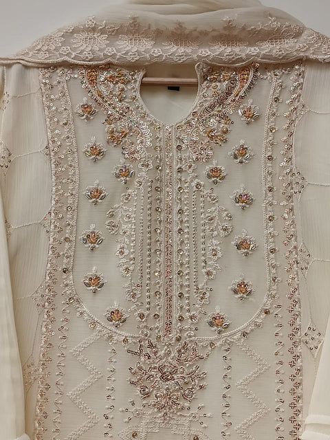 MEHER NOOR (OFF WHITE)