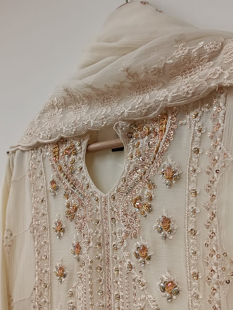 MEHER NOOR (OFF WHITE)