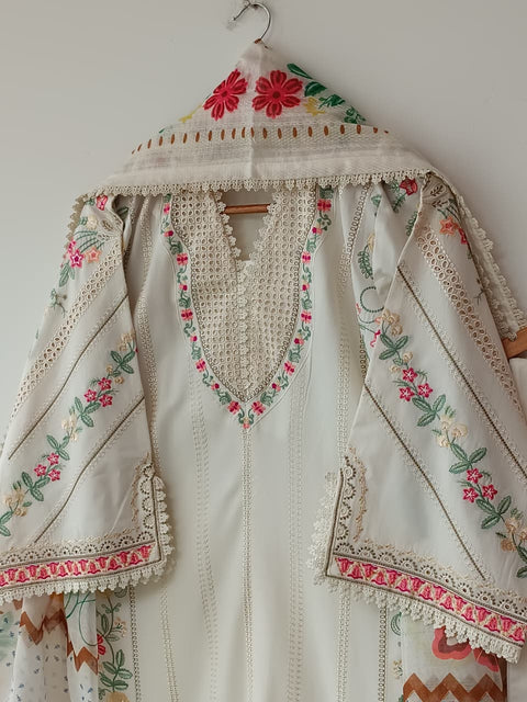 MUZNA (IVORY)