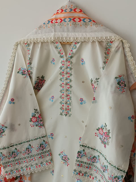 NUMREEN (IVORY)