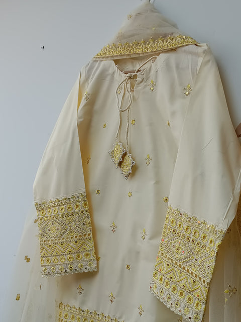 ONAIZA 2 (CREAM)