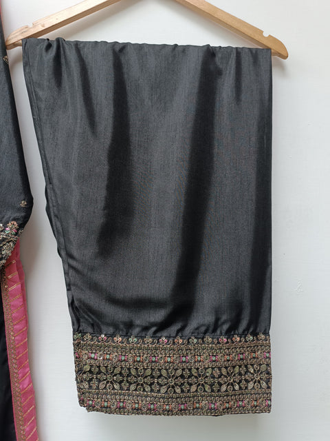 PAVISA (BLACK)