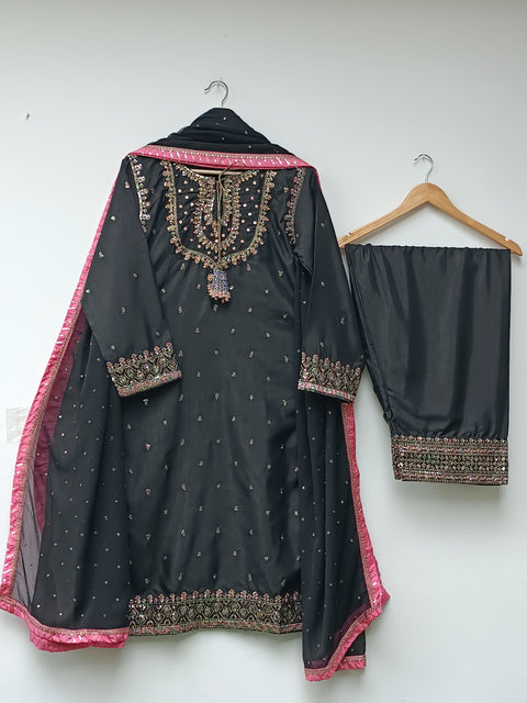 PAVISA (BLACK)