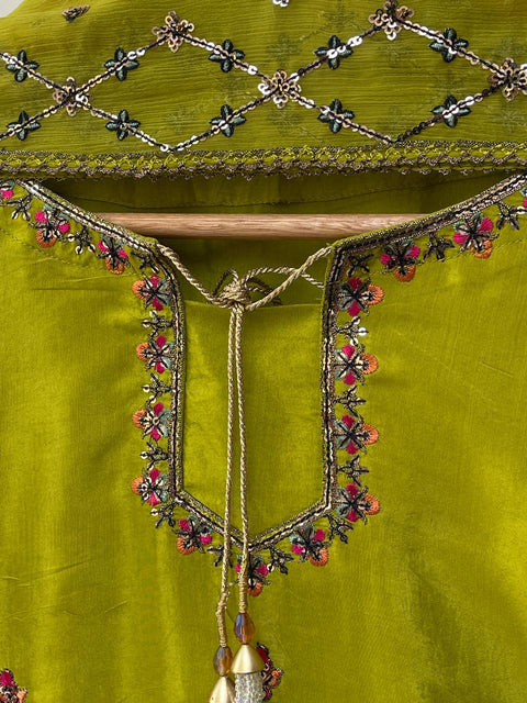 RAMZA R.S (MEHNDI)