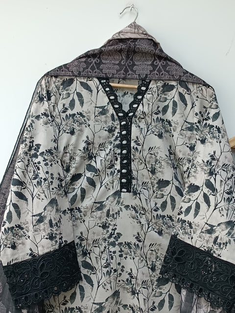 REET RAVAJ FARSHI 9 (BLACK & SKIN)