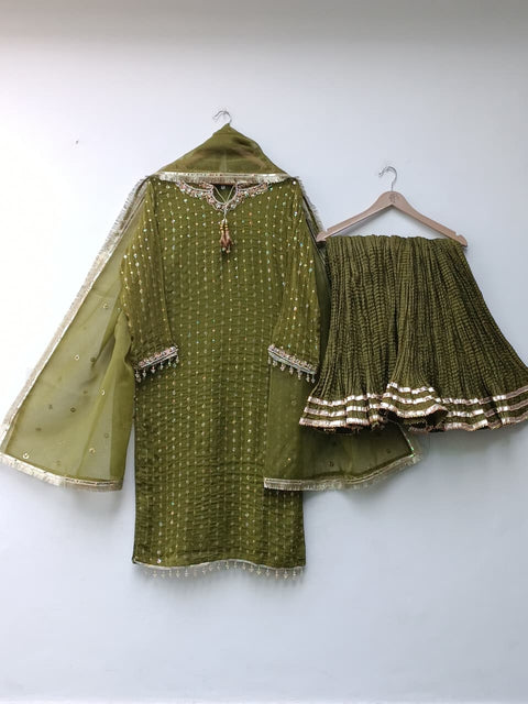 RIVKA (MAHNDI)