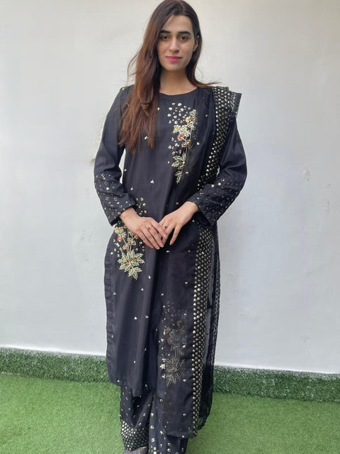 TAROOB (BLACK)