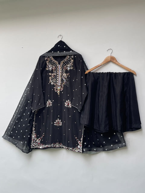VANYA SILK (BLACK)