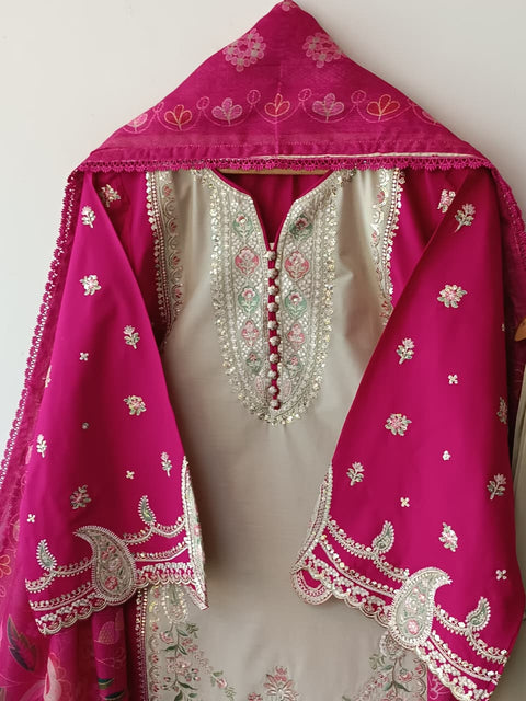 ZARMEN (BEIGE & ARSHI)