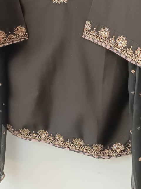 ZOBIA (BLACK)