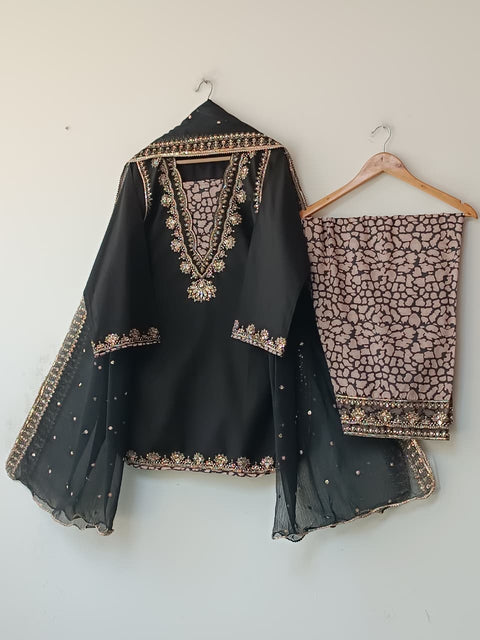 ZOBIA (BLACK)