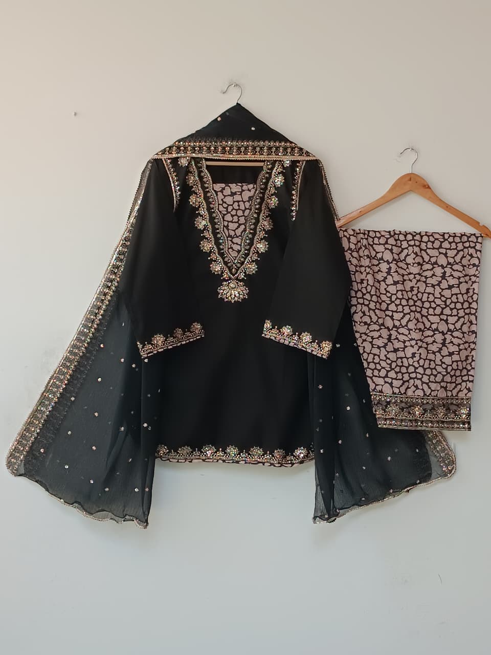 ZOBIA (BLACK)– Lubana Store