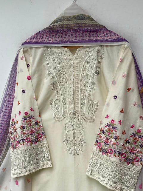 AMALA (IVORY)